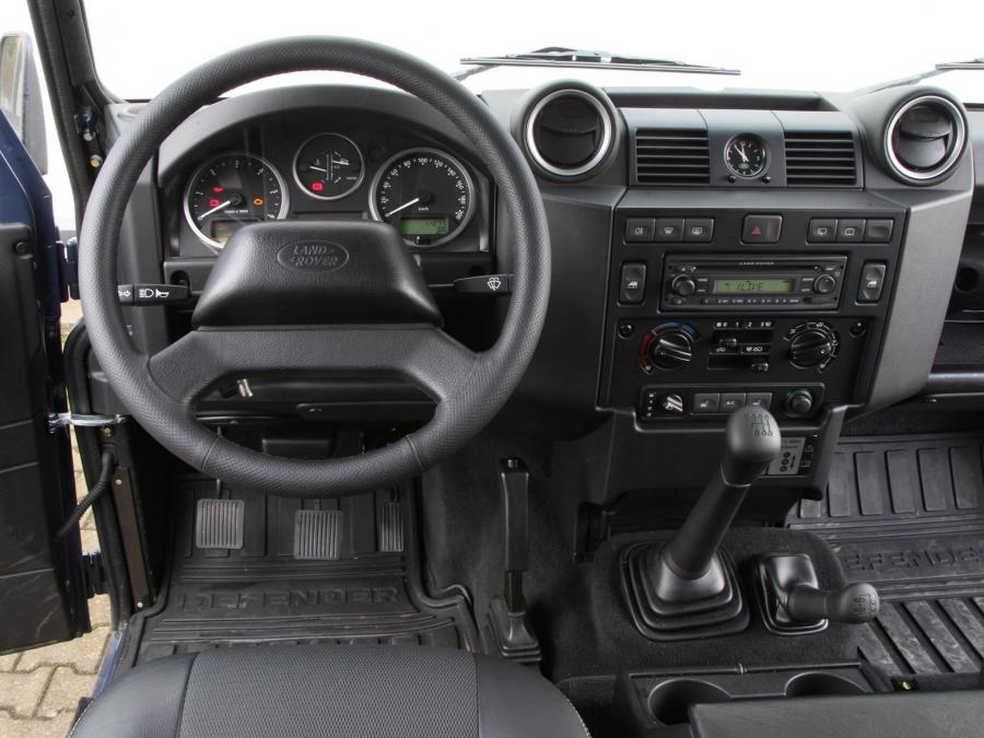  Land Rover Defender 110 Station Wagon 2007 года  (EU) (фото 2 из 24)